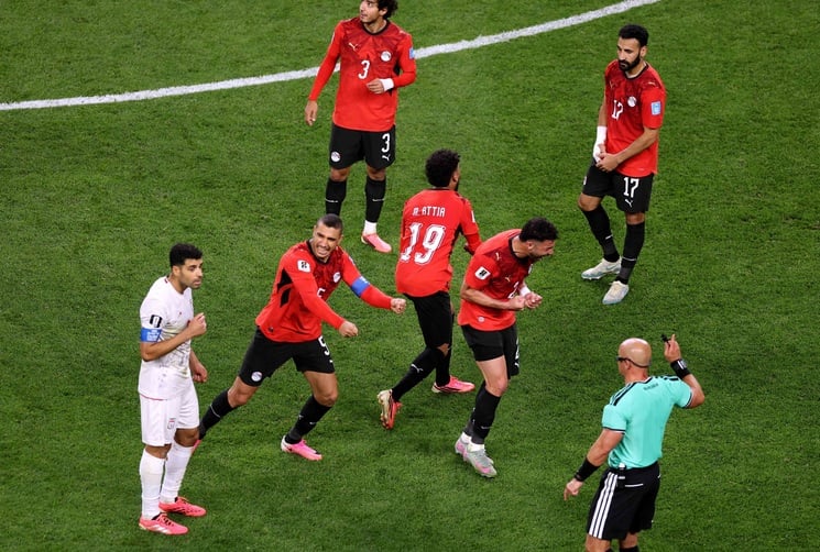 مصر تخطف وصافة المجموعة بتعادل درامي مع إيران- (فيديو)