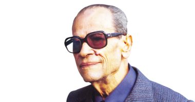 نجيب محفوظ يحدد أسس النقد الأدبى.. مواصفات الناقد من وجهة نظر أديب نوبل