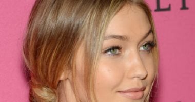 4 تسريحات مميزة لـ جيجى حديد لإطلالة ساحرة فى عيد الحب