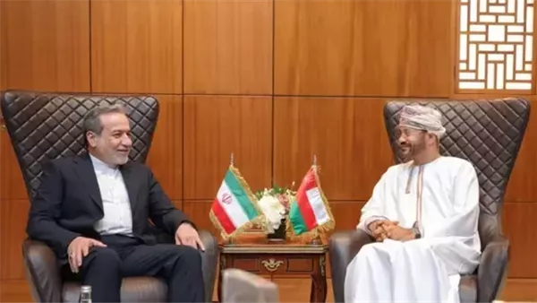 وزير خارجية عمان: إيران اتبعت نهجا مسؤولا بالانخراط في العملية الدبلوماسية ووقف النار