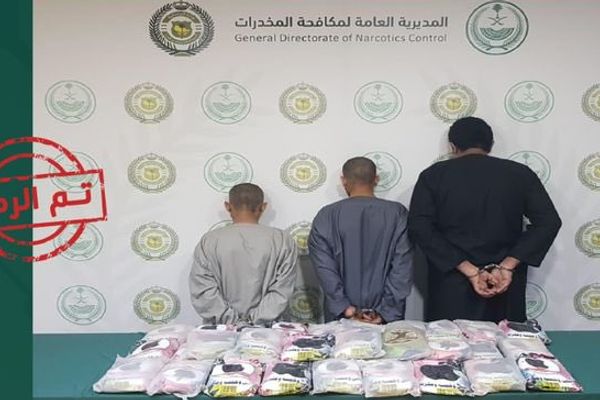 القبض على يمنيين ومواطن في نجران لترويجهم مادة الحشيش المخدر