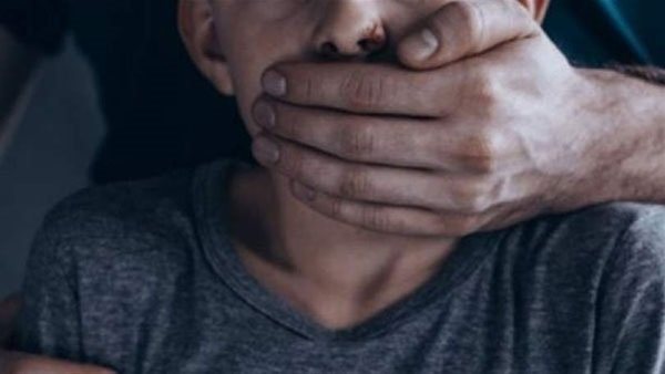 استمرار حبس المتهم بالتعدي جنسيًا على طفل في الجيزة