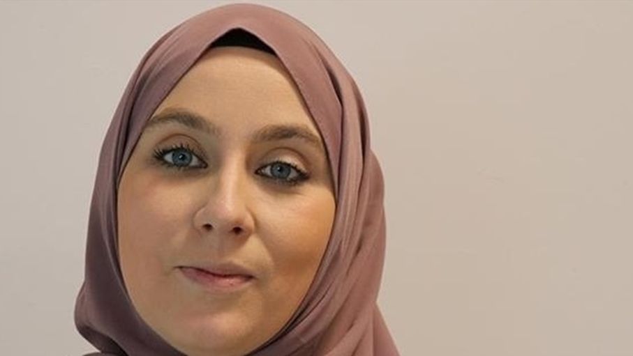 "رأيته دينا منطقيا".. فرنسية تروي قصة اعتناقها الإسلام