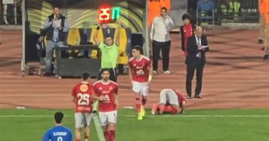 شاهد رد فعل إمام عاشور لحظة استبداله أثناء مباراة الأهلي وسموحة