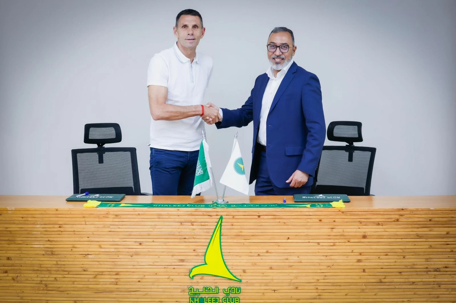 الخليج يعلن التعاقد رسمياً مع المدرب "بويت"