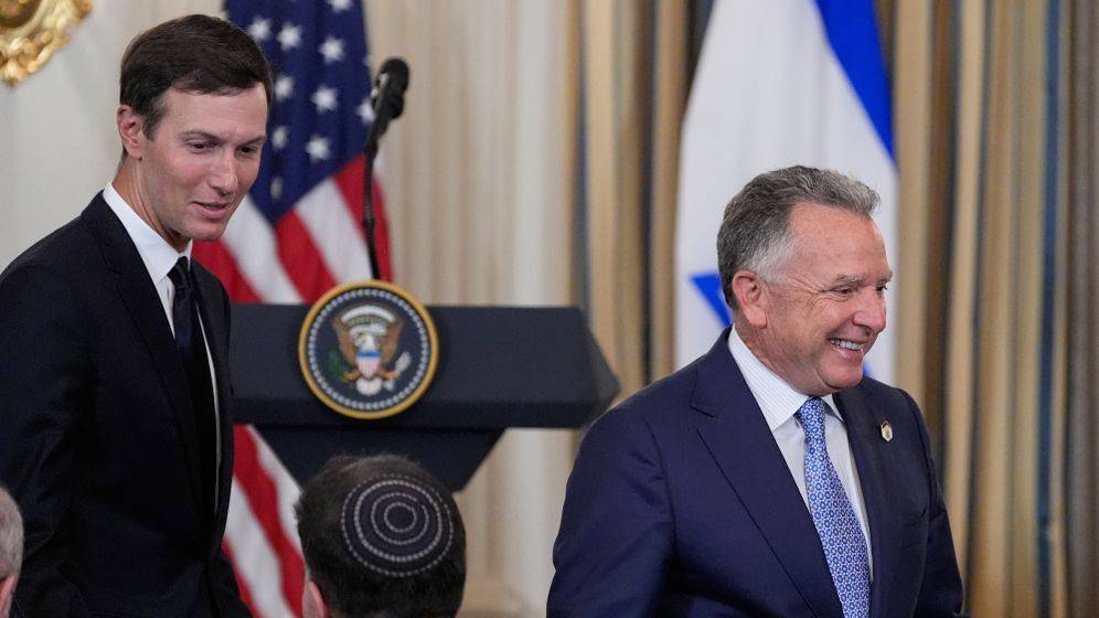 ويتكوف وكوشنر يحثّان ترامب على تأجيل أي ضربة لإيران