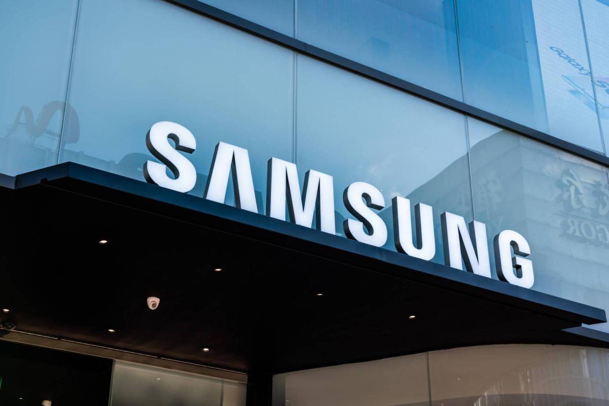 سامسونغ تكشف شاشة مبتكرة في Galaxy S26 Ultra تمنع التطفل البصري