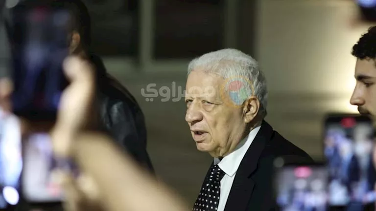 بالصور| وصول مرتضى منصور وحسين فهمي عزاء الفنان هاني شاكر