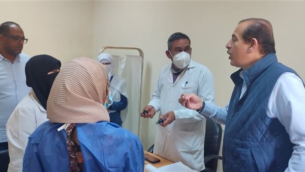 نائب وزير الصحة يتفقد مستشفيات أسوان ويوجه بتطوير الخدمة خلال أسبوعين
