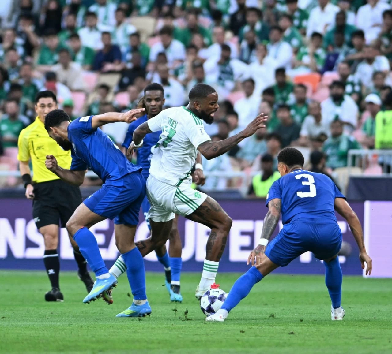 الأهلي يواصل المشوار