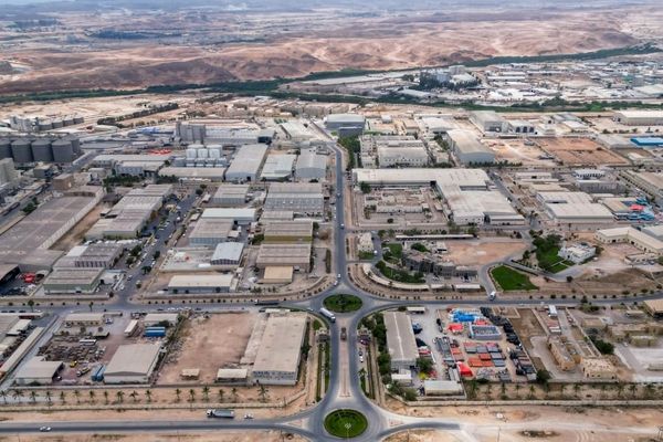 تشريعاتُ المنافسة في سلطنة عُمان تعزّز كفاءة السّوق وترفع جاذبيّة بيئة الأعمال