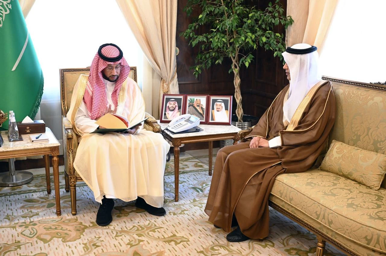 نائب أمير عسير يطّلع على برامج ومبادرات وجهود جمعية الثقافة والفنون