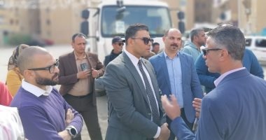 نائب محافظ السويس يجرى جولة لمتابعة أعمال النظافة والرصف بشوارع الأربعين وفيصل