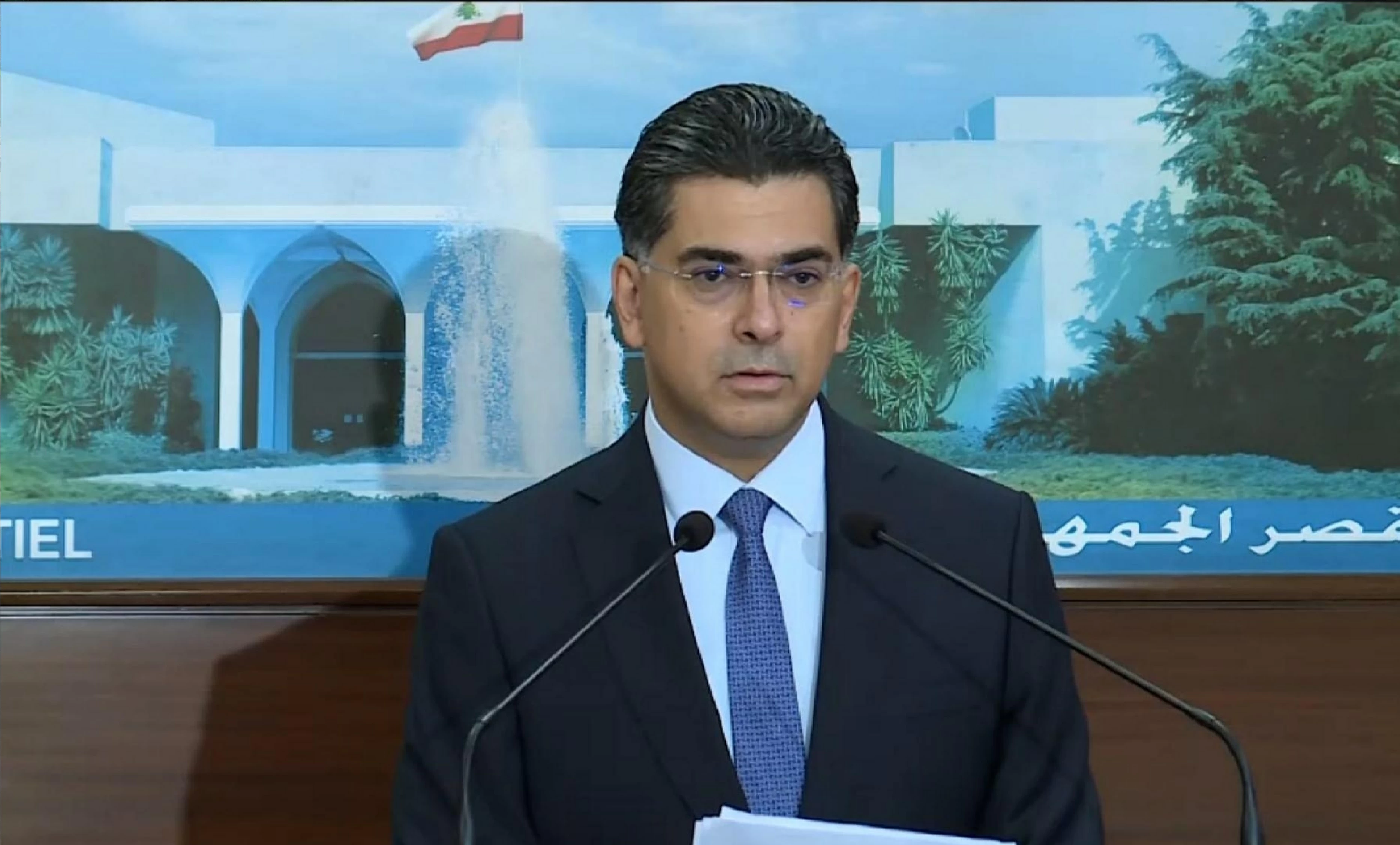 الحكومة اللبنانية تستدعي السفير الإيراني