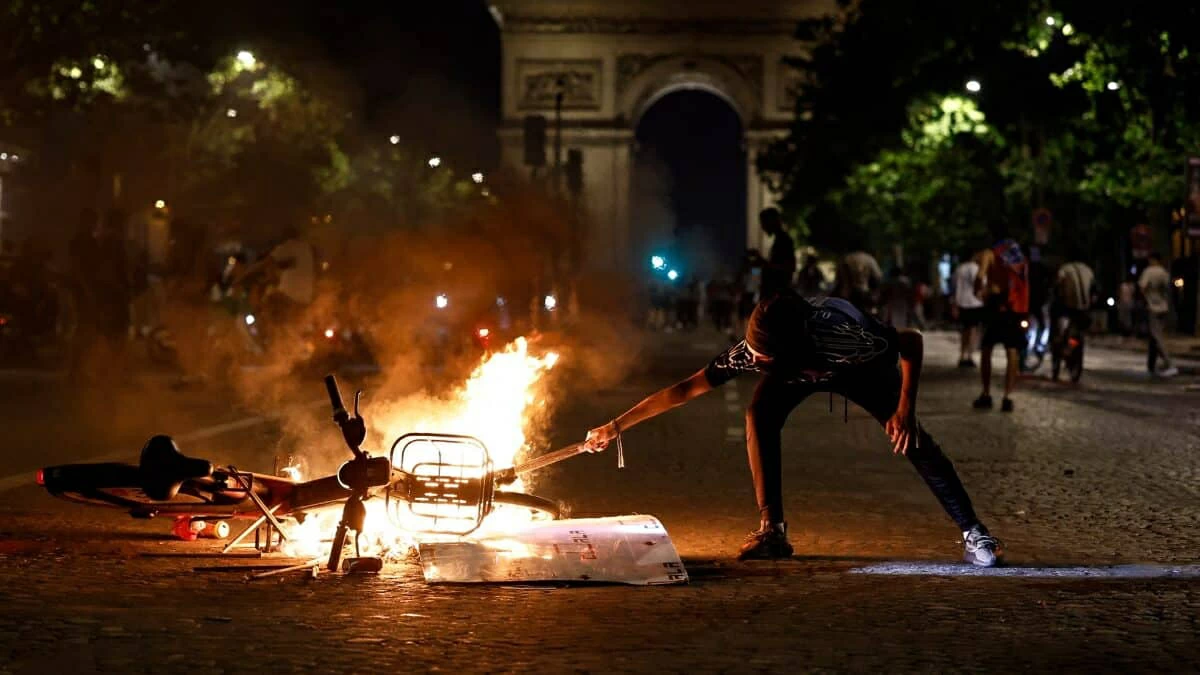 القبض على 416 شخصاً وإصابة 7 شرطيين