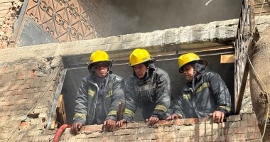 3 سيارات مطافئ تسيطر على حريق فى شقة سكنية بدار السلام