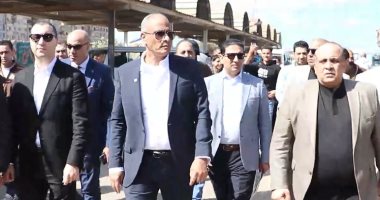 محافظ كفر الشيخ يتفقد مجمع المواقف لمتابعة تطبيق التعريفة الجديدة