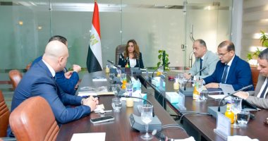 التنمية المحلية تبحث منظومة نقل أكثر أمان وانتظام للمواطن بحلول رقمية