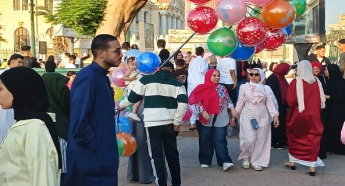 المواطنون يتوافدون على الحدائق والمتنزهات احتفالاً بأول أيام عيد الأضحى