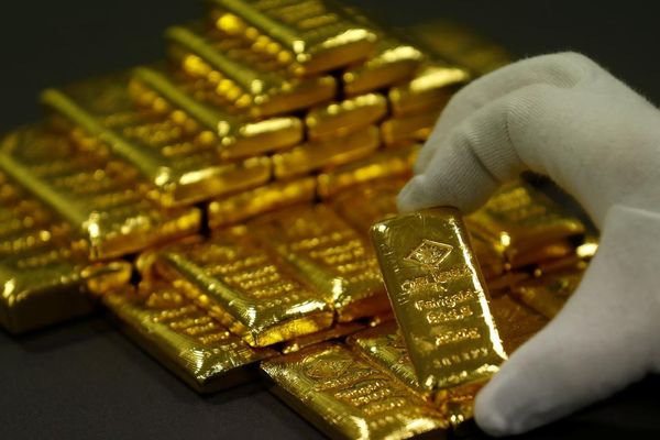 الذهب دون أربعة آلاف دولار مع ضغوط "الفائدة"
