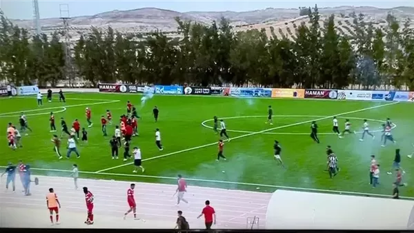 مقتل جندي وإصابة مشجعين ولاعبين، أحداث عنف دامية بمباراة الاتحاد والسويحلي في ليبيا (فيديو)
