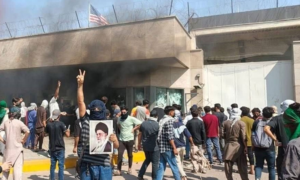 مقتل ثمانية متظاهرين في تظاهرة احتجاج على مقتل خامنئي أمام القنصلية الأميركية في كراتشي