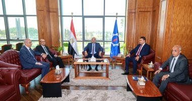 محافظ السويس يستقبل نائب رئيس هيئة النيابة الإدارية
