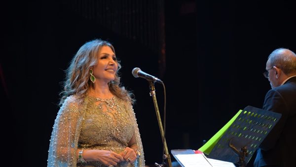 بصوت جمع بين القوة والعذوبة، نادية مصطفى تتألق في عيد الحب بأوبرا الإسكندرية (صور)