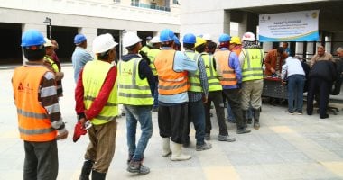 وزير العمل: 9 آلاف جنيه منح سنوية لكل عامل غير منتظم وندرس زيادة تعويضات العجز