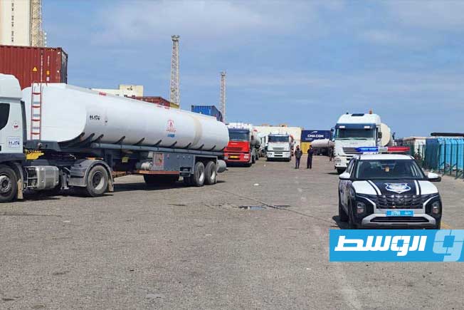 ميناء طرابلس البحري: انتظام توزيع الوقود إلى المحطات