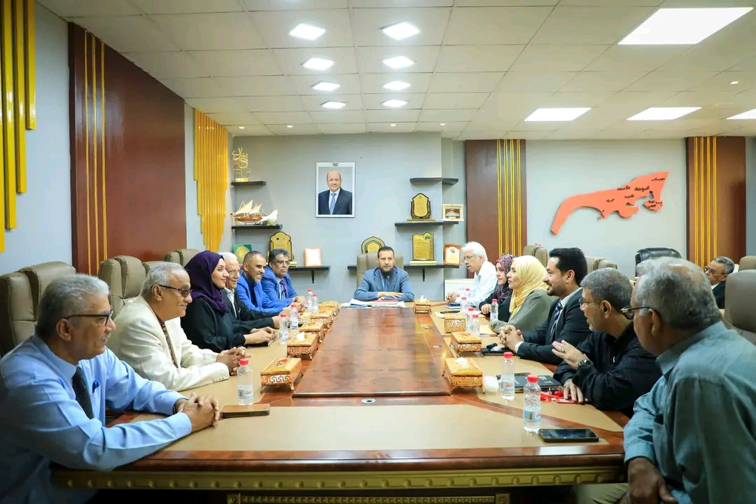 المحافظ عبدالرحمن شيخ يلتقي بمديري عموم المكاتب التنفيذية المكلفين حديثا ويؤكد أهمية العمل بروح الفريق الواحد
