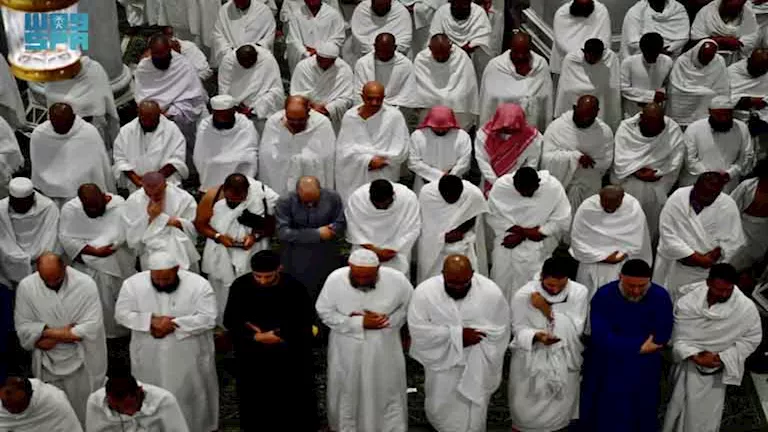 بالصور| صلاة التراويح الأولى من المسجدين الحرام والنبوي