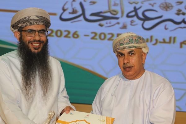 تكريم 298 من الكوادر التربوية والإدارية المجيدة بتعليمية الداخلية