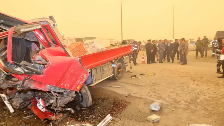 محافظ المنوفية يصل موقع حادث السادات ويتابع نقل الضحايا إلى المستشفى-
