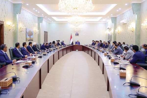 الرئاسة اليمنية: الدولة ستمضي في انتظام مؤسساتها وردع محاولات زعزعة الأمن