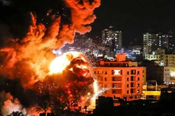 شهيدان ومصابون في قصف للاحتلال استهدف مواطنين شرق غزة