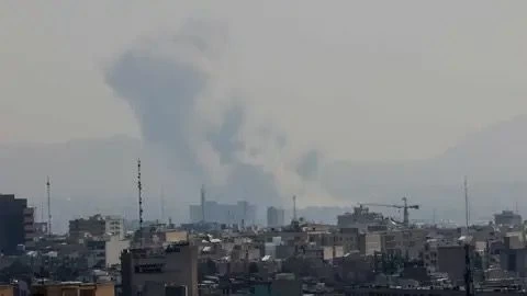 أنباء عن دوي دفاعات جوية في طهران.. استنفار أمني مفاجئ دون توضيحات رسمية