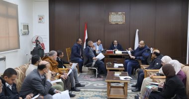 رئيس مياه سوهاج يبحث تطهير الترع والمصارف المائية بمراكز المحافظة