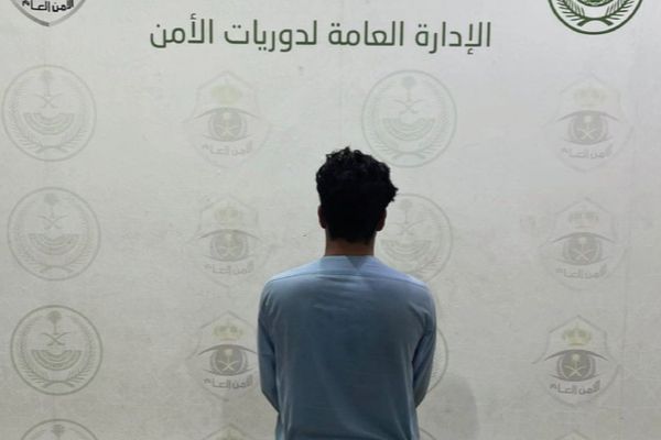 دوريات الأمن في المدينة المنورة تضبط مقيمًا لممارسته التسول