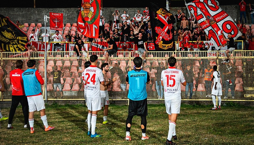 مونزا يعود إلى الدوري الإيطالي رغم خسارته في إياب الملحق