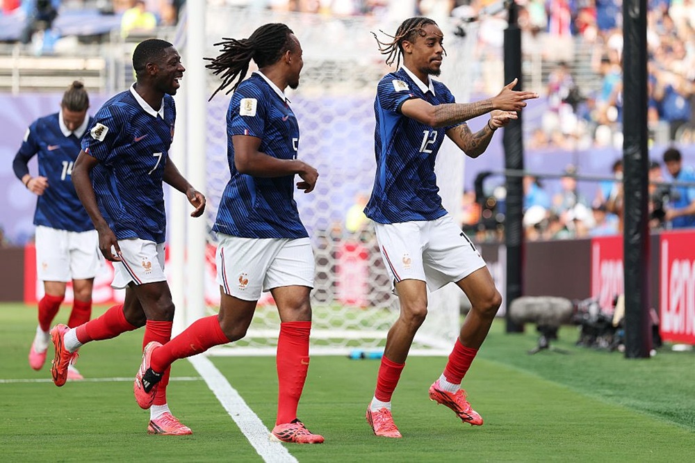 فرنسا تتجاوز السويد بثلاثية وتتأهل إلى ثمن نهائي كأس العالم