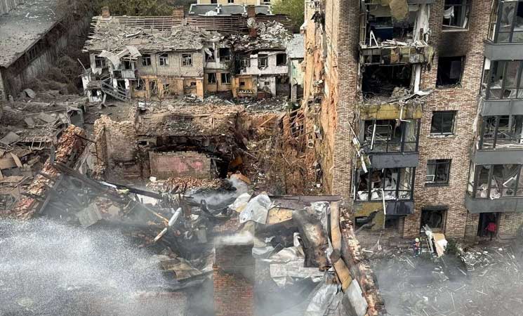 زيلينسكي بعد ضربات روسية جديدة: موسكو “لا تستحق أي رفع للعقوبات”