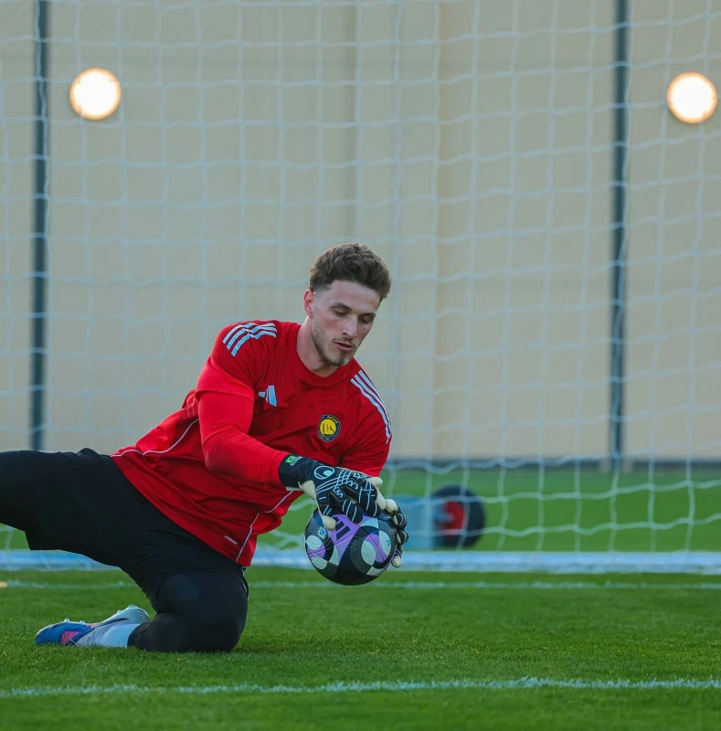 هل يعادل «النصر» جاره «الهلال» في «الكلين شيت»