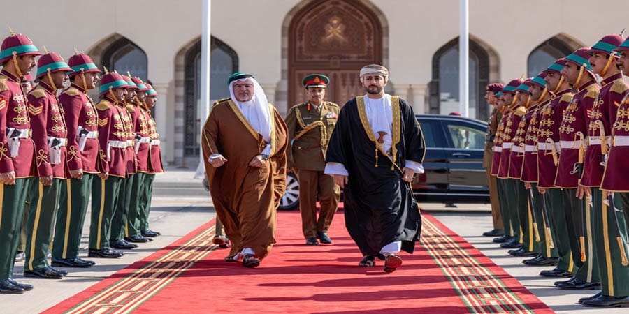 وليُّ عهد مملكة البحرين يغادر البلاد