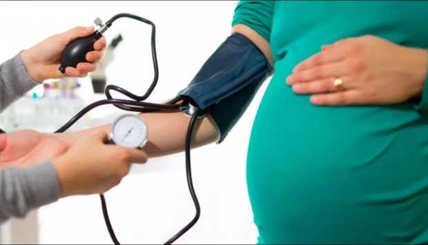 عمرو حسن: الكشف المبكر والتحاليل المتقدمة تقلل مضاعفات تسمم الحمل بنسبة 70%