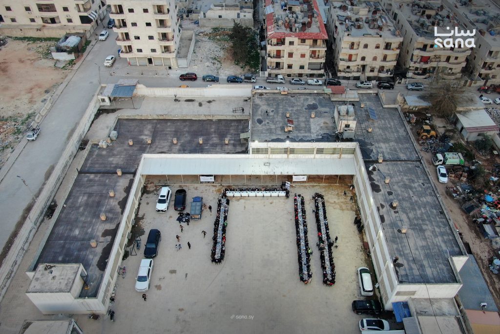 منطقة عفرين بريف حلب تقيم إفطاراً لعمّال النظافة تقديراً لجهودهم