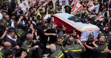 تشييع عنصرين من الدفاع المدني اللبناني قُتلا بغارة إسرائيلية في النبطية