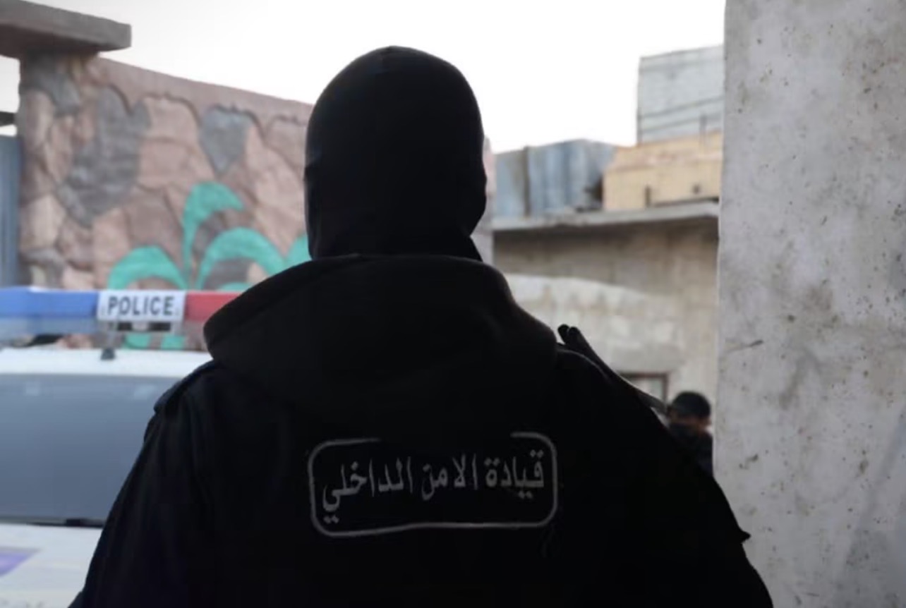 مقتل شخص بانفجار عبوة ناسفة داخل سيارته على طريق دمشق–السويداء.. والداخلية تكشف التفاصيل
