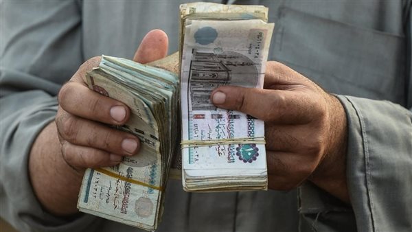 عاجل| توقعات بزيادة الحد الأدنى للأجور إلى 10 آلاف جنيه في مصر