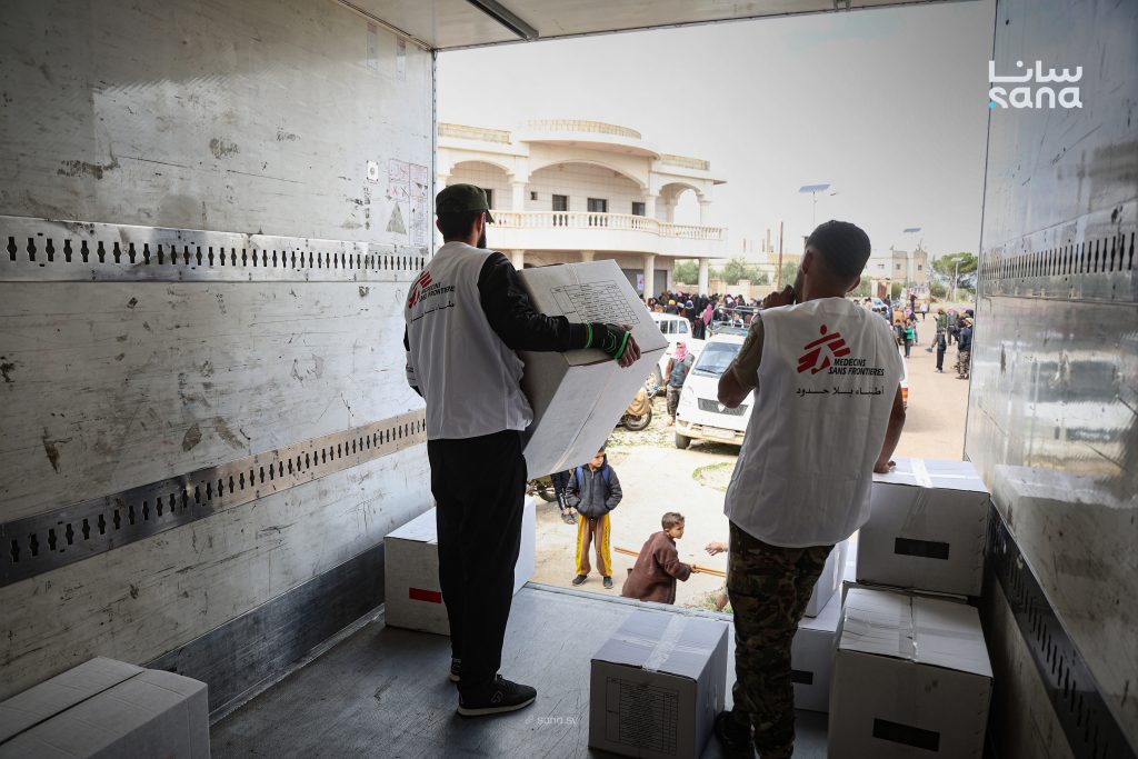 توزيع مساعدات إنسانية لنحو 800 عائلة من الوافدين في قرية صما بريف السويداء